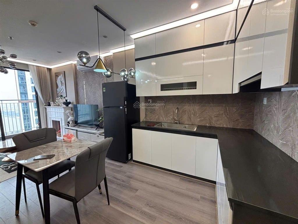 Bán gấp căn 1n + toà s112 view hồ điều hoà giá 2.x tỷ , tầng trung, sẵn sổ