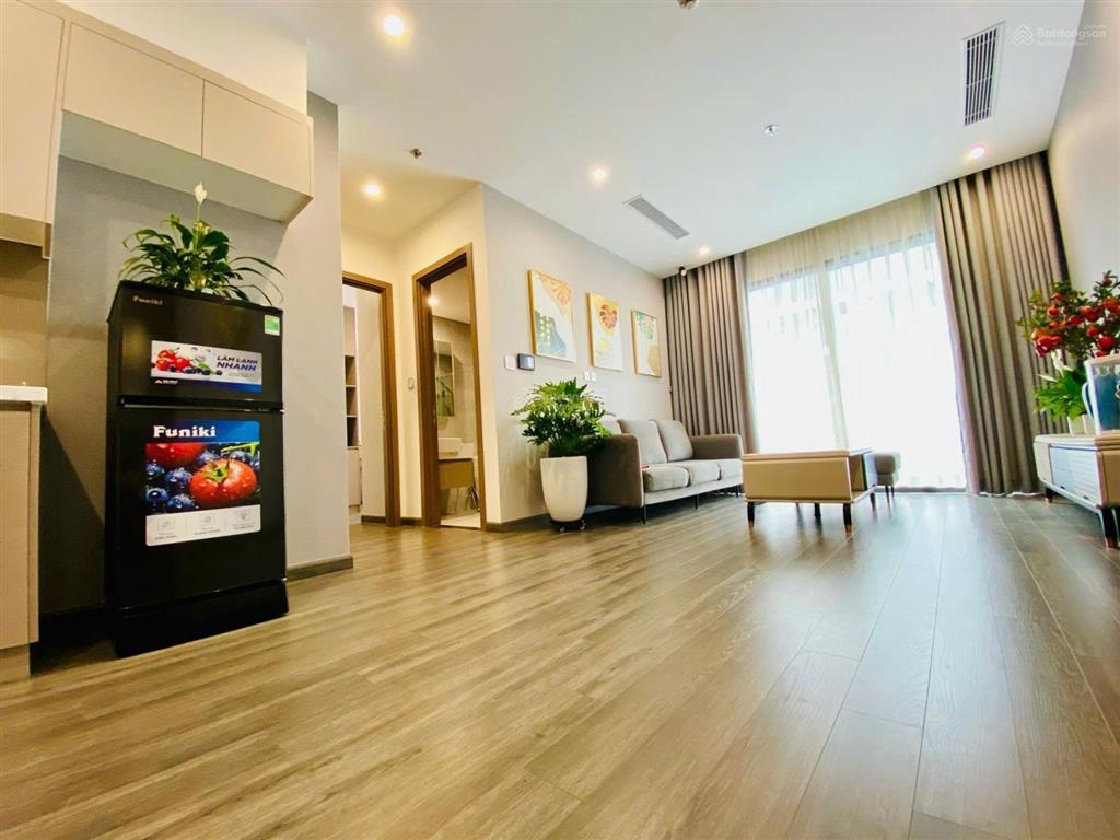 Bán gấp 2 ngủ full nội thất đẹp toà r105 giá chỉ 4,x tỷ