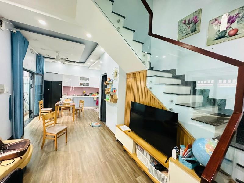 Bán nhà 3 tầng, DT 75m2, Số 7, Linh Trung, Thủ Đức, TP HCM giá 7,89  tỷ, sổ hồng. Liên