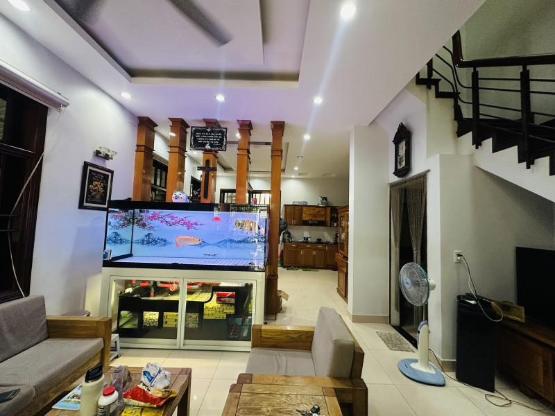 Bán Biệt Thự đường số 10, Phường Phước Long B, Q9, Thủ Đức, TP HCM. DT  178m2, 3 tầng.