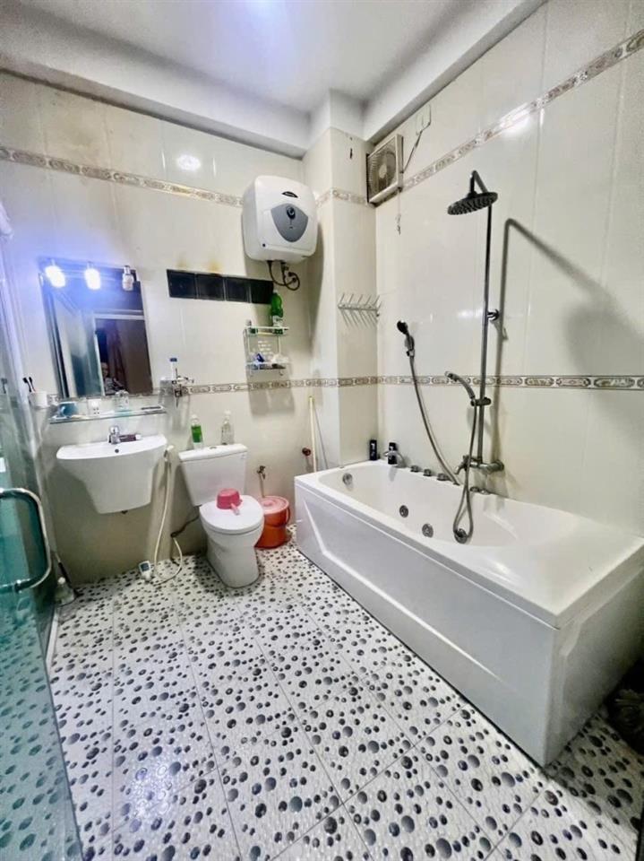 Bán nhà đường số 22, Phường Bình Trưng, Q2, TP HCM. DT 132m2, 4 tầng, 6PN, sổ hồng, 7.5 tỷ