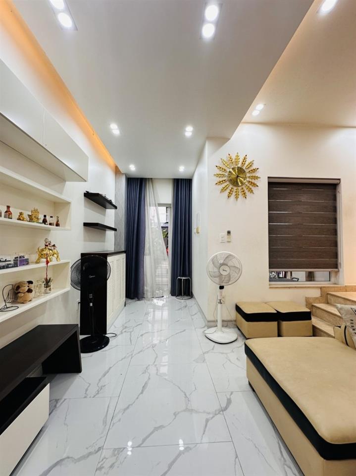 Bán nhà mặt phố Nguyễn Duy Trinh, Thủ Đức, TP HCM. DT 75m2, 4 tầng. Giá 7.8 tỷ.