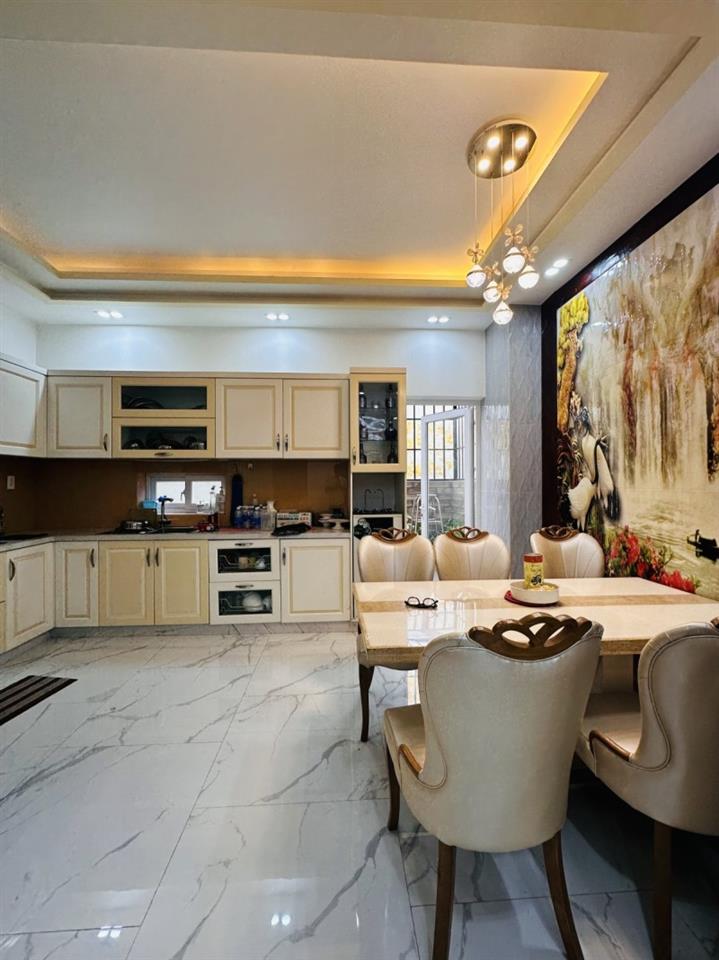 Bán nhà mặt phố Nguyễn Duy Trinh, Thủ Đức, TP HCM. DT 75m2, 4 tầng. Giá 7.8 tỷ.