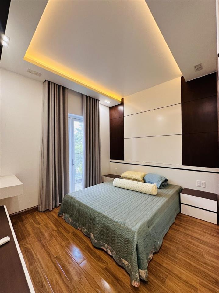 Bán nhà mặt phố Nguyễn Duy Trinh, Thủ Đức, TP HCM. DT 75m2, 4 tầng. Giá 7.8 tỷ.
