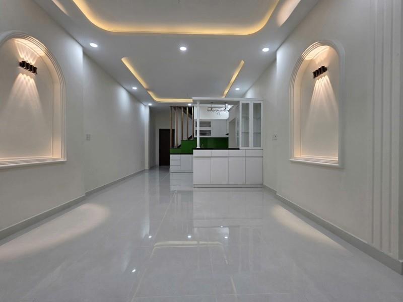 Bán nhà mặt phố Kha Vạn Cân, Linh Trung, Thủ Đức, TP HCM. DT 120m2, 2 tầng. Giá 9.35 tỷ