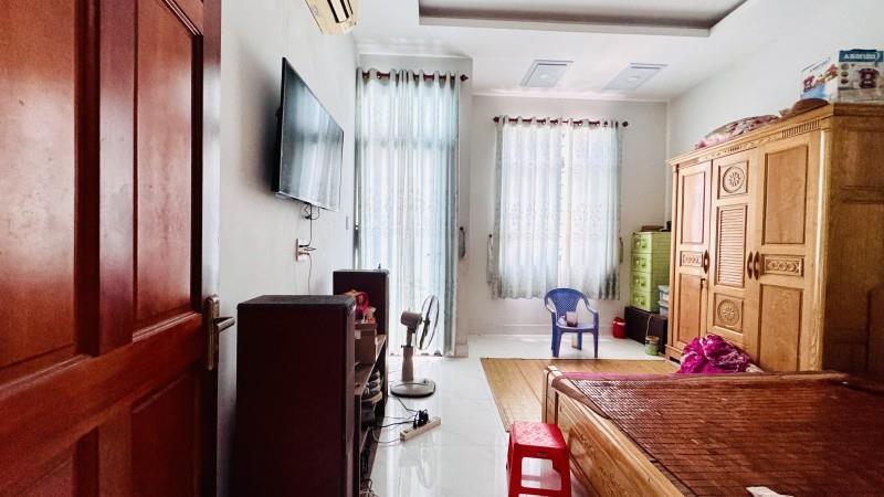 Bán nhà 3 tầng, 68m2,  đường Số 5, Linh Xuân, Thủ Đức. TP HCM. Sổ hồng riêng, giá 3,69 