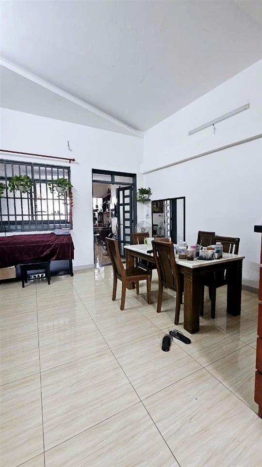 Bán nhà đường số 10, Linh Đông, Thủ Đức, TP HCM. DT 200m2, một tầng. Giá chỉ 9.78  tỷ.