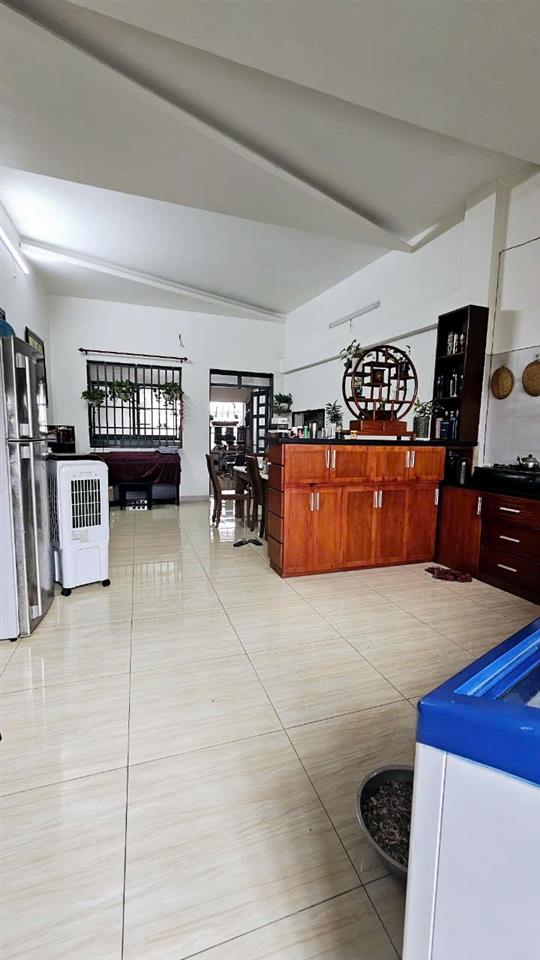 Bán nhà đường số 10, Linh Đông, Thủ Đức, TP HCM. DT 200m2, một tầng. Giá chỉ 9.78  tỷ.
