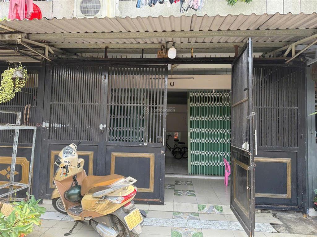 Giảm 600tr bán gấpshop house chung cư lạc long quân, p.5, q11  sổ hồng đầy đủ 