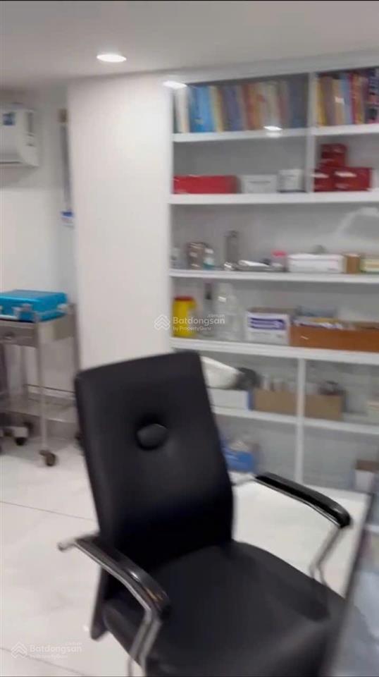Mặt tiền becamex định hòa. vị trí siêu vip. có sổ hồng 1,670 tỷ. hiện trạng đang là phòng khám