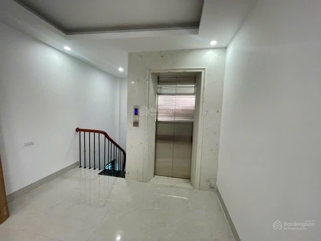 Vị trí vip khu vực hiếm nhất long biên oto đỗ cửa 6t thang máy xung quanh là tiện ích