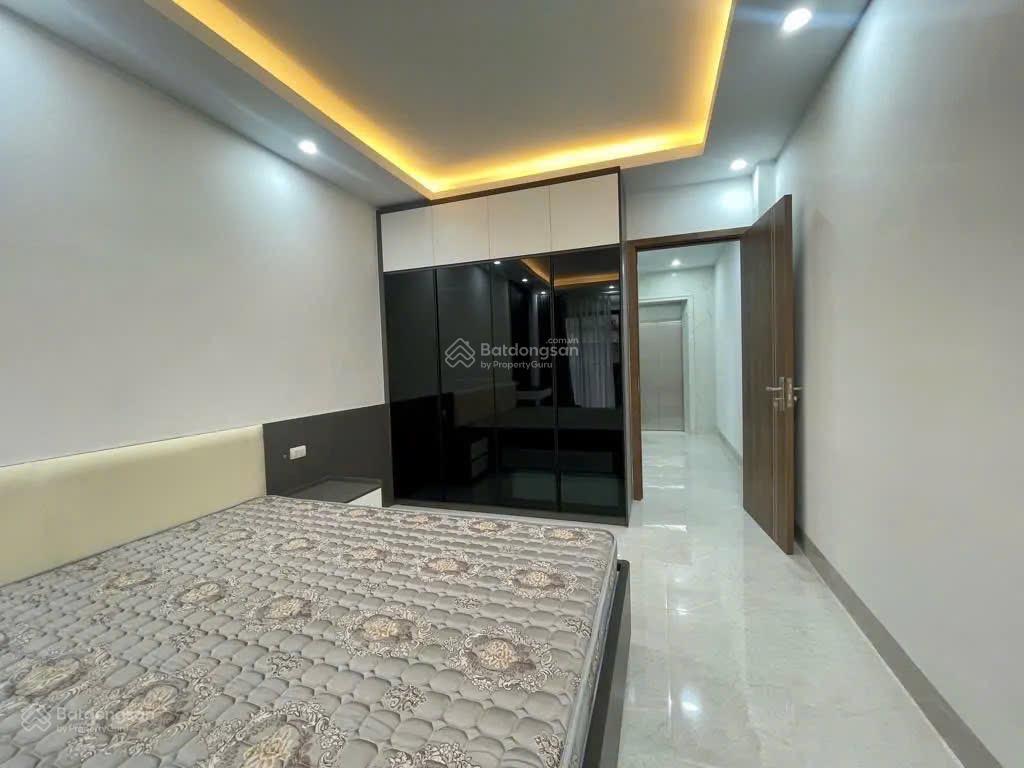 Vị trí vip khu vực hiếm nhất long biên oto đỗ cửa 6t thang máy xung quanh là tiện ích