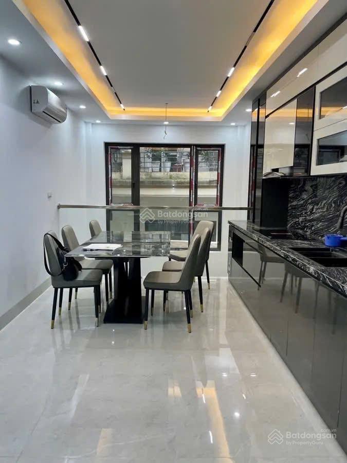 Vị trí vip khu vực hiếm nhất long biên oto đỗ cửa 6t thang máy xung quanh là tiện ích