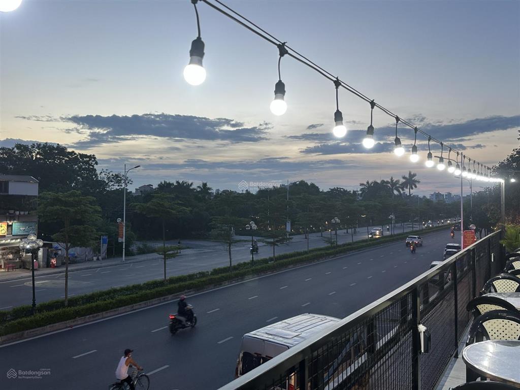 Nhà phố nguyễn văn cừ giao thông thuận tiện oôt tránh. kinh doanh ngày đêm