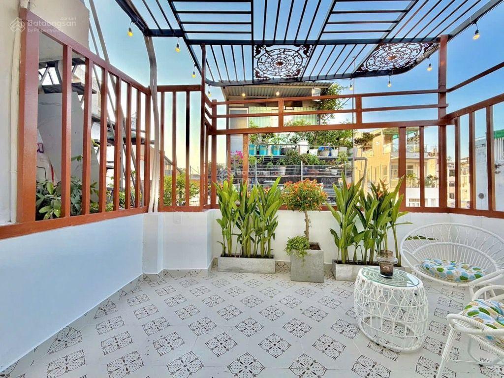 Chỉ hơn 4 tỷ có nhà mới 4 tầng, hẻm thông, gần mặt tiền huỳnh văn bánh  phan đình phùng, phú nhuận