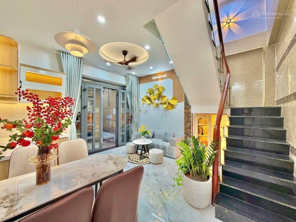 Chỉ hơn 4 tỷ có nhà mới 4 tầng, hẻm thông, gần mặt tiền huỳnh văn bánh  phan đình phùng, phú nhuận