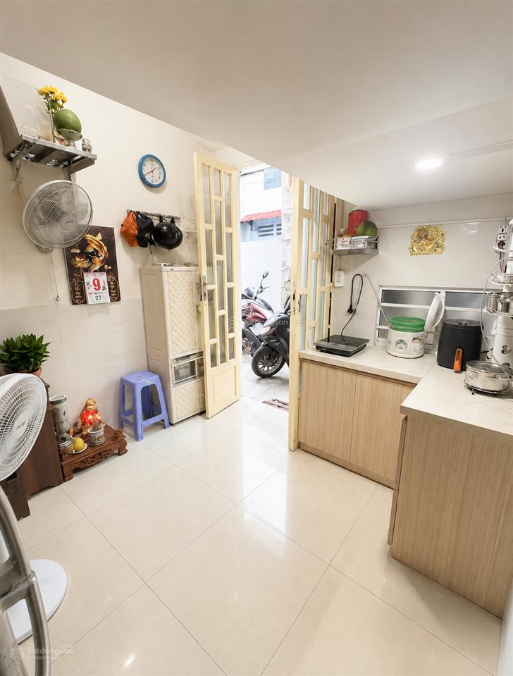 2,x tỷ có nhà tô hiến thành q.10, hẻm 3m thông, gần mặt tiền  ngang 4m, 4 tầng  sổ a4, ko qh, lg