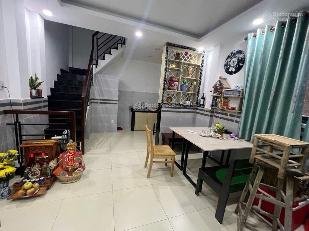 Lê văn sỹ q.3  mặt tiền cách vài căn  ngang đẹp 4m  3 tầng  hẻm thông, gần coopmart nhiêu lộc