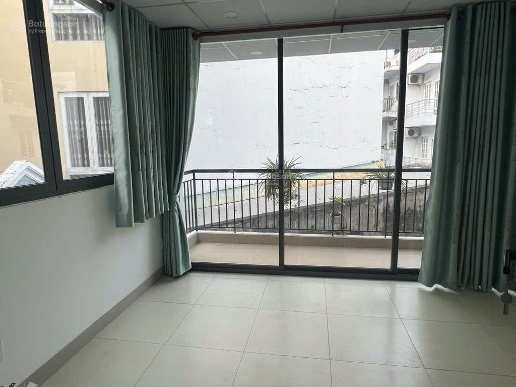 Lê văn sỹ q.3  mặt tiền cách vài căn  ngang đẹp 4m  3 tầng  hẻm thông, gần coopmart nhiêu lộc