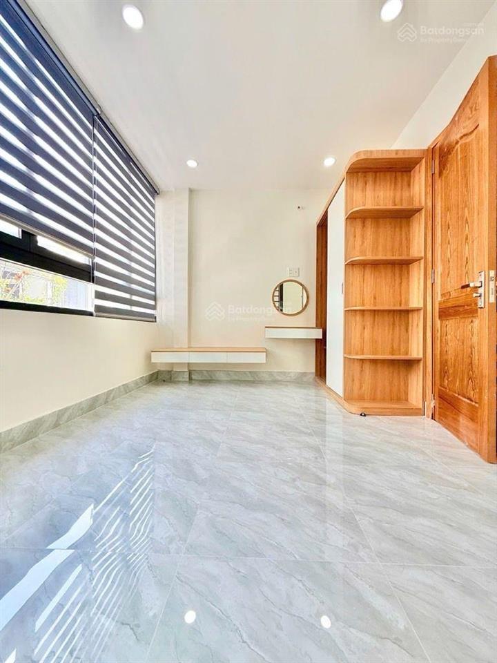 Nhà đẹp 4 tầng mặt tiền ngay chợ hoàng hoa thám, đồng xoài khu vip k300 đường 10m, kd đỉnh  5.4 tỷ