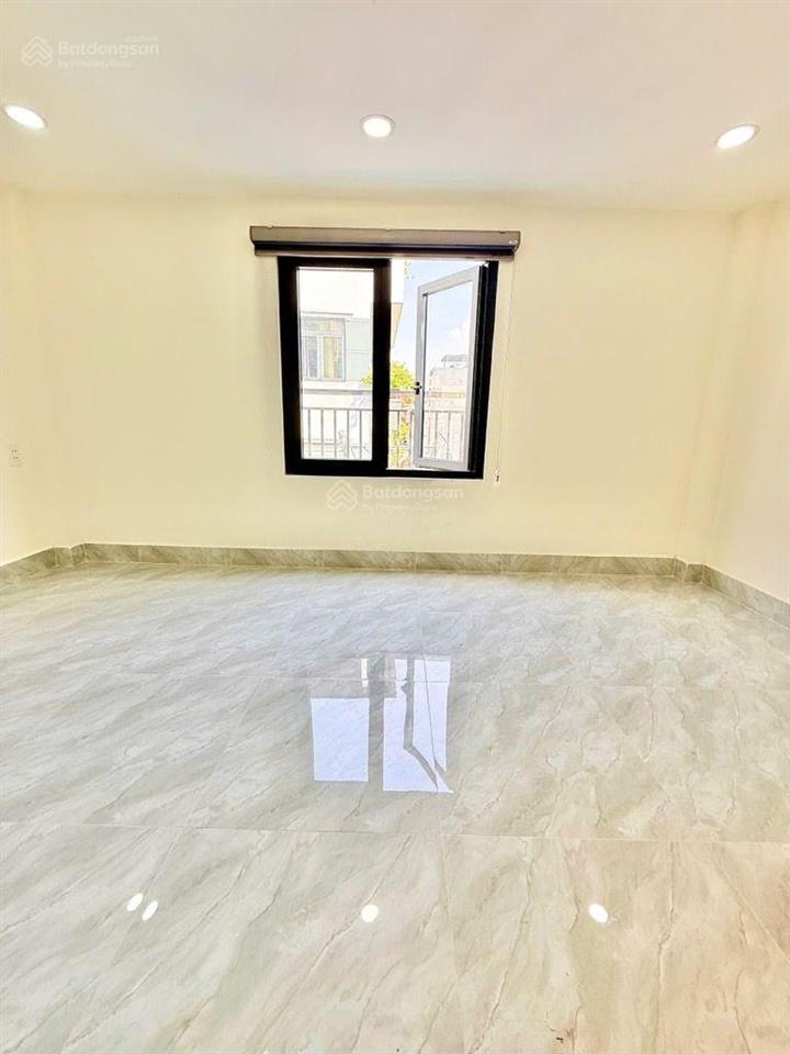 Nhà đẹp 4 tầng mặt tiền ngay chợ hoàng hoa thám, đồng xoài khu vip k300 đường 10m, kd đỉnh  5.4 tỷ