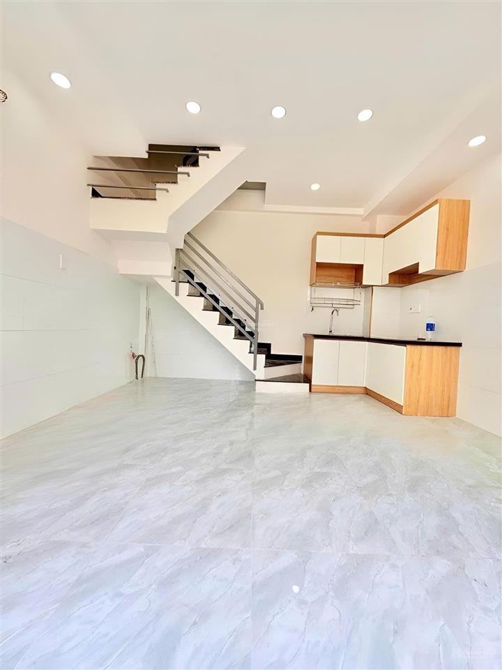 Nhà đẹp 4 tầng mặt tiền ngay chợ hoàng hoa thám, đồng xoài khu vip k300 đường 10m, kd đỉnh  5.4 tỷ