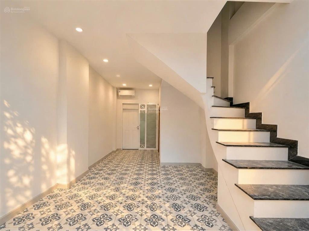 Bán nhà mặt tiền vip góc đại lộ nguyễn văn trỗi  huỳnh văn bánh phú nhuận  5 tầng  đỉnh của đỉnh