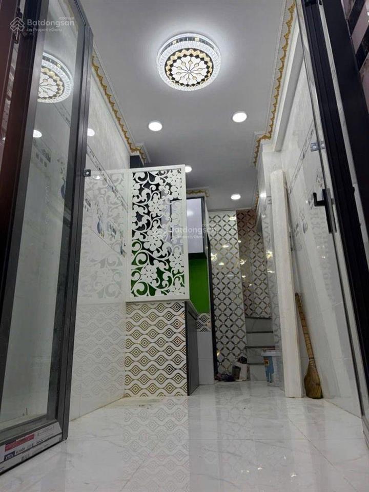 1.95 tỷ có nhà 3 tầng mới xây  q.3 cmt8, nguyễn thông, rạch bùng binh  hẻm thông  shr, chính chủ