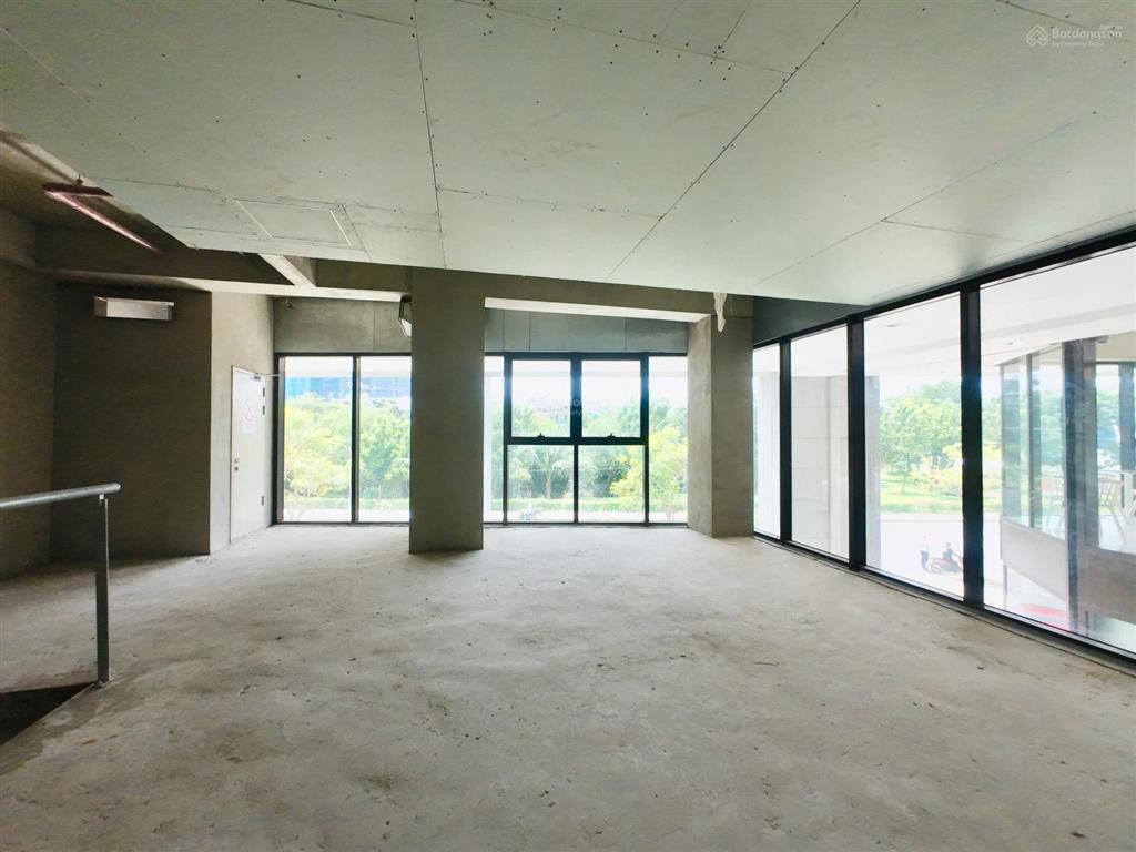 Cho thuê 2000m² mặt bằng kinh doanh đường huỳnh tấn phát  q7 giá 320 triệu