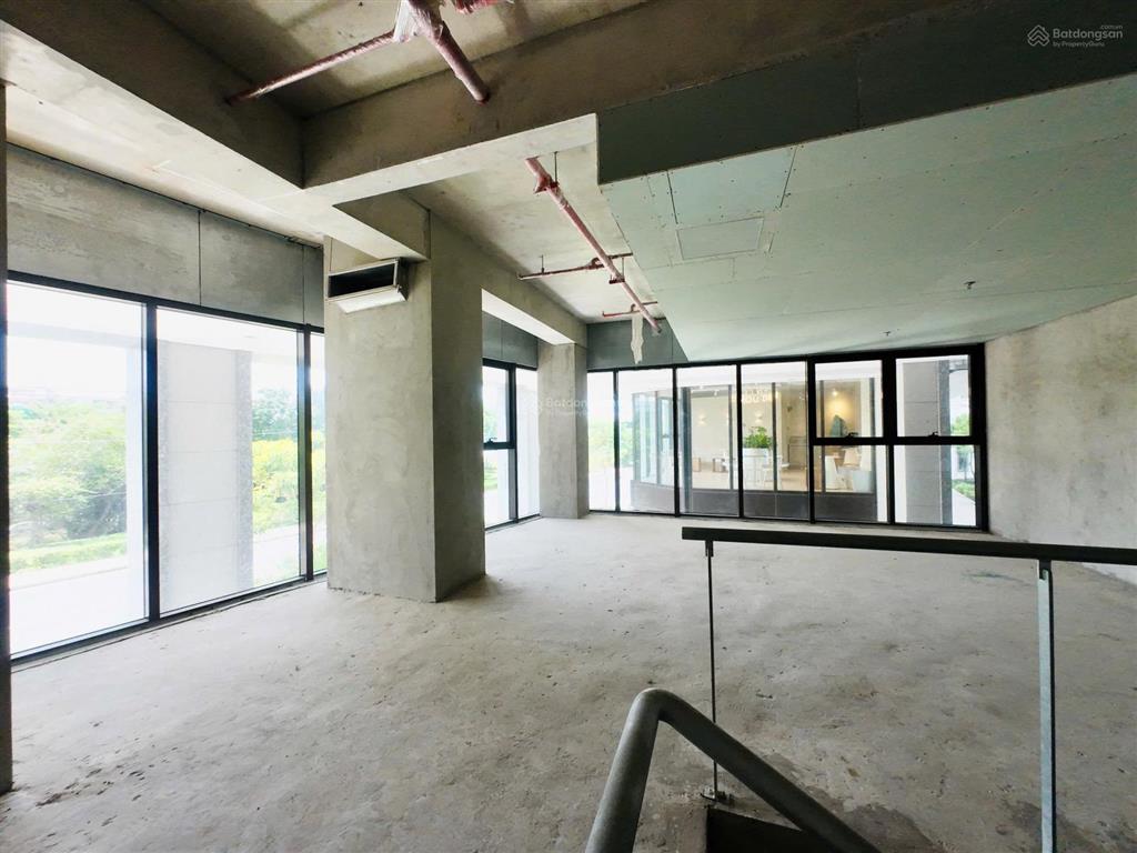 Cho thuê 2000m² mặt bằng kinh doanh đường huỳnh tấn phát  q7 giá 320 triệu