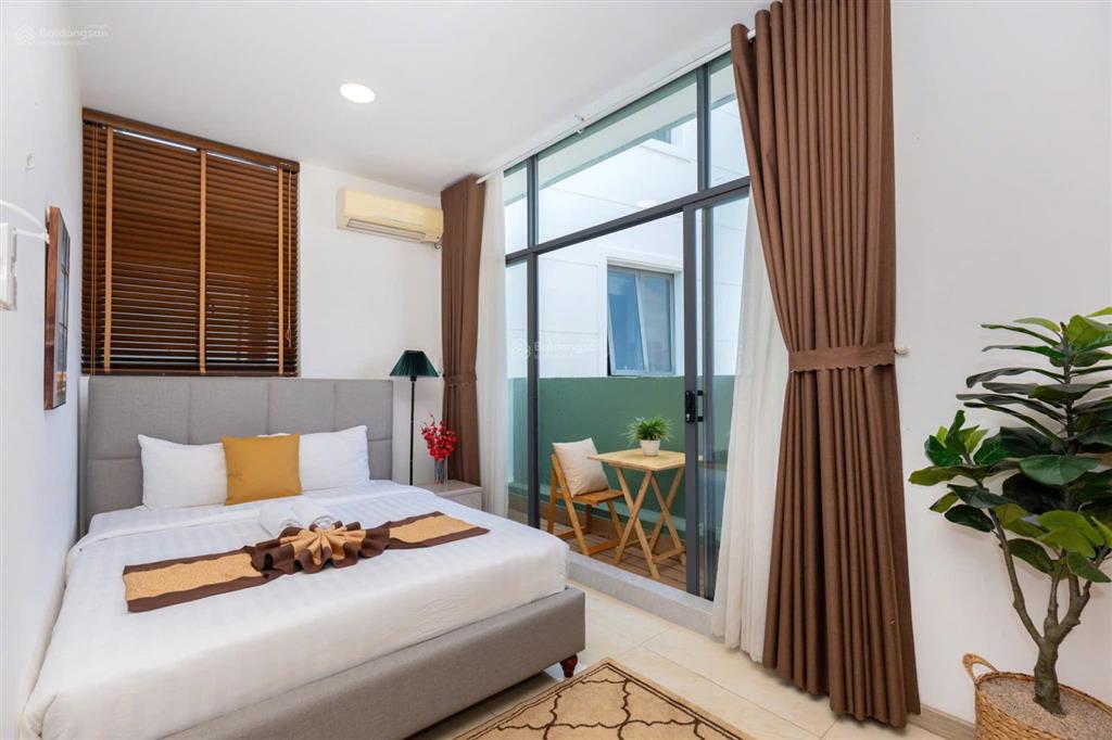Cho thuê penthouse siêu đẹp 240m2, 4pn, 3wc, có khuôn viên trồng cây, bbq tiệc gia đình