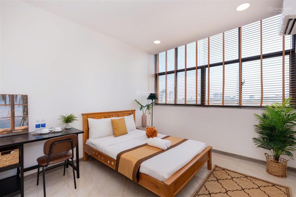 Cho thuê penthouse siêu đẹp 240m2, 4pn, 3wc, có khuôn viên trồng cây, bbq tiệc gia đình