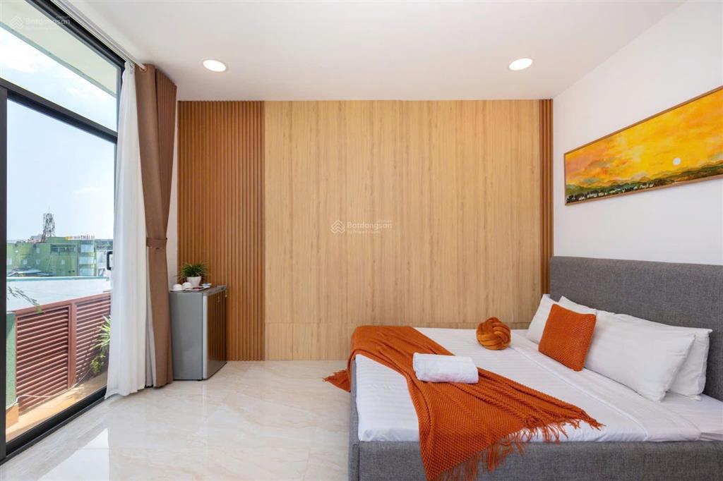 Cho thuê penthouse siêu đẹp 240m2, 4pn, 3wc, có khuôn viên trồng cây, bbq tiệc gia đình