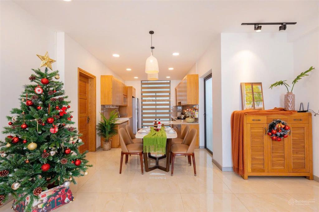 Cho thuê penthouse siêu đẹp 240m2, 4pn, 3wc, có khuôn viên trồng cây, bbq tiệc gia đình