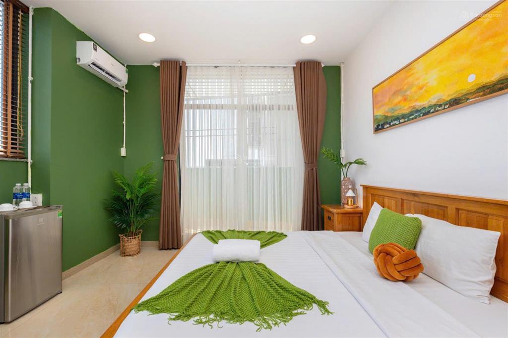 Cho thuê penthouse siêu đẹp 240m2, 4pn, 3wc, có khuôn viên trồng cây, bbq tiệc gia đình