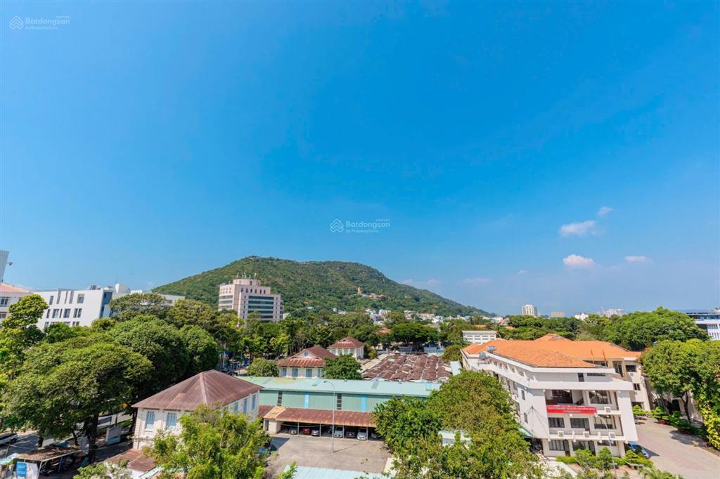 Cho thuê penthouse siêu đẹp 240m2, 4pn, 3wc, có khuôn viên trồng cây, bbq tiệc gia đình