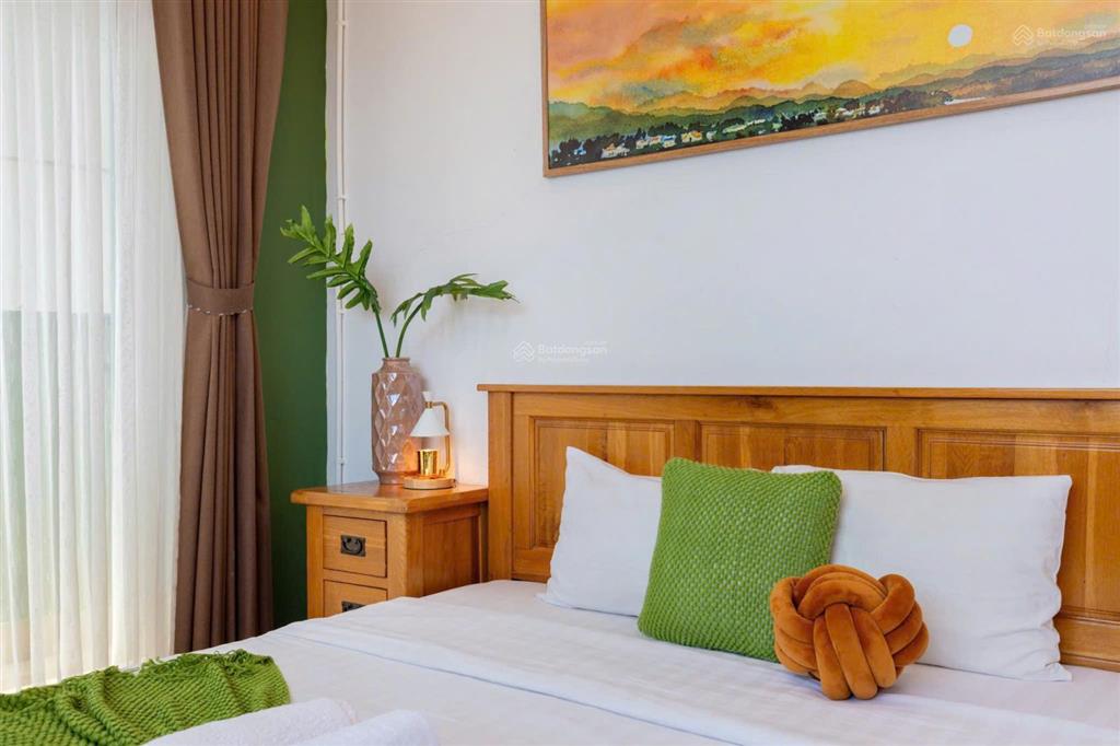 Cho thuê penthouse siêu đẹp 240m2, 4pn, 3wc, có khuôn viên trồng cây, bbq tiệc gia đình