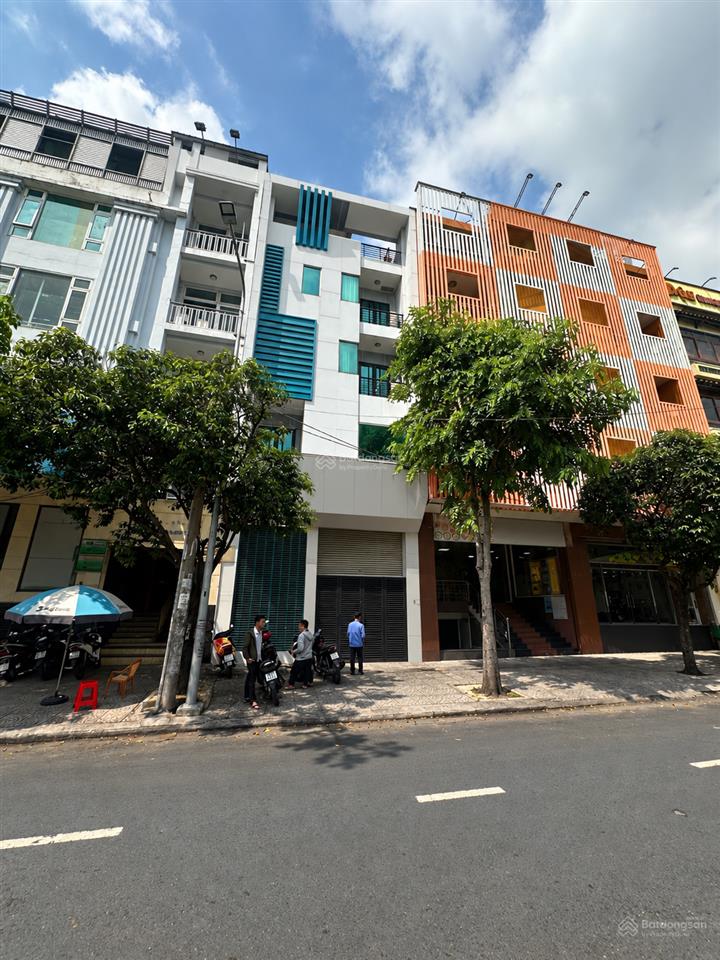 Hot  tòa nhà 19 phan xích long, phú nhuận