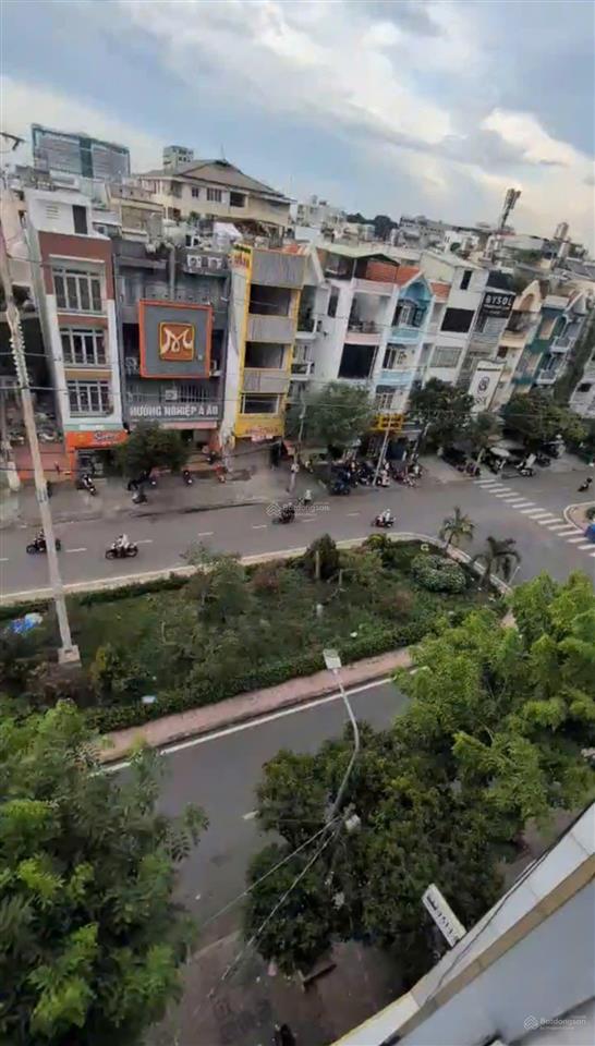Hot  hạ giá tòa nhà 19 phan xích long, phú nhuận