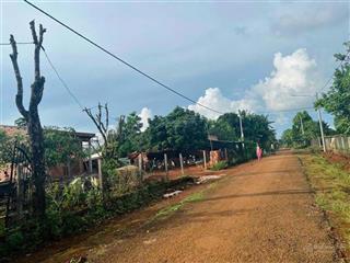 Cần tiền bán gấp nền đất thành phố pleiku chỉ 880tr, 347,9m2, có sẵn nhà trên đất,  0901 071 ***