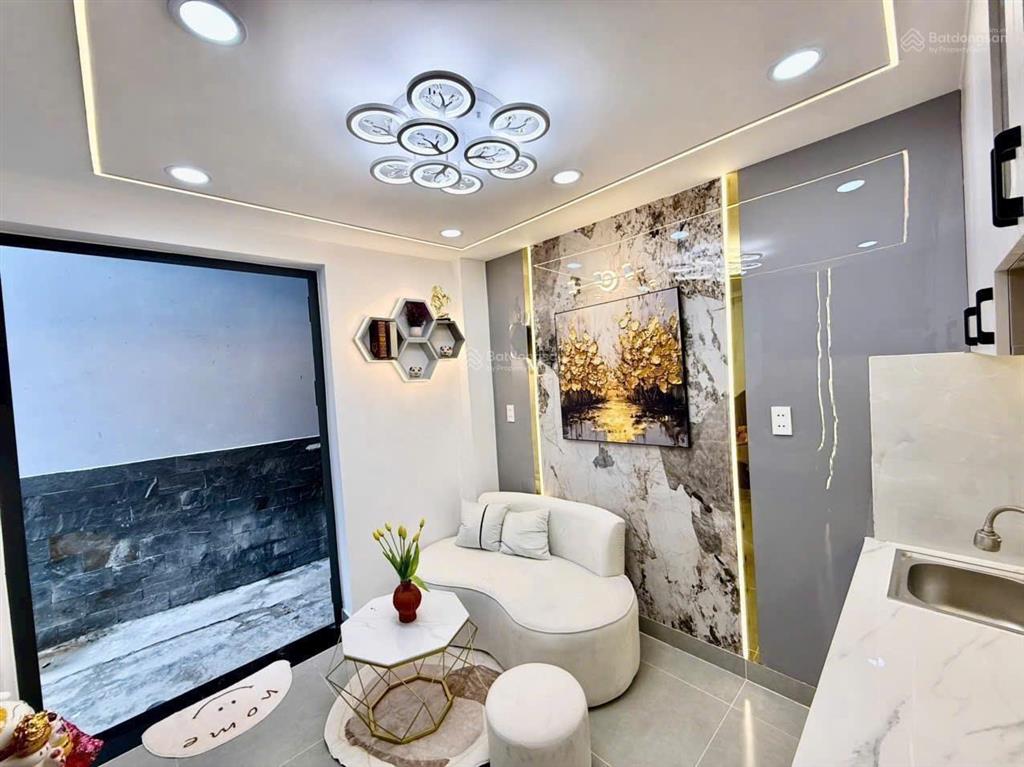 Vị trí siêu hiếm nhà bán.  2,55 tỷ  nguyễn thượng hiền, bình thạnh