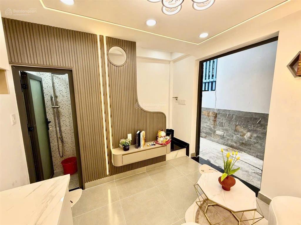 Vị trí siêu hiếm nhà bán.  2,55 tỷ  nguyễn thượng hiền, bình thạnh