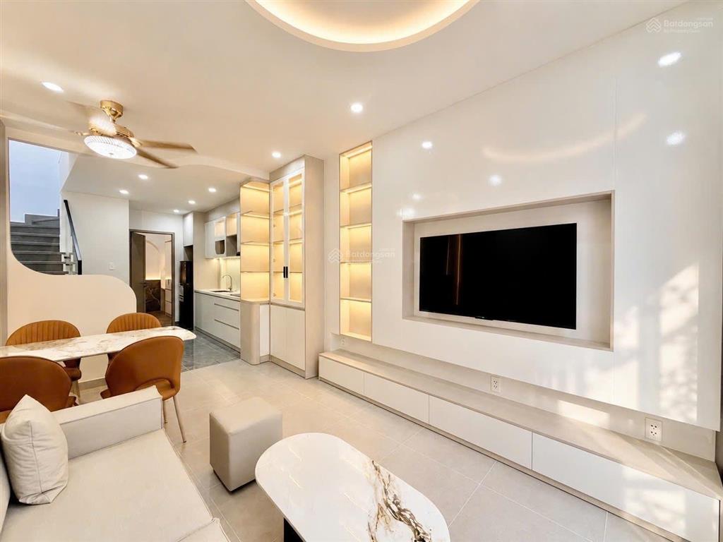 Nhà đẹp ở ngay  nguyễn công trứ, bình thạnh  gần 50m  2 tầng  3pn 2wc  giá 6.95 tỷ