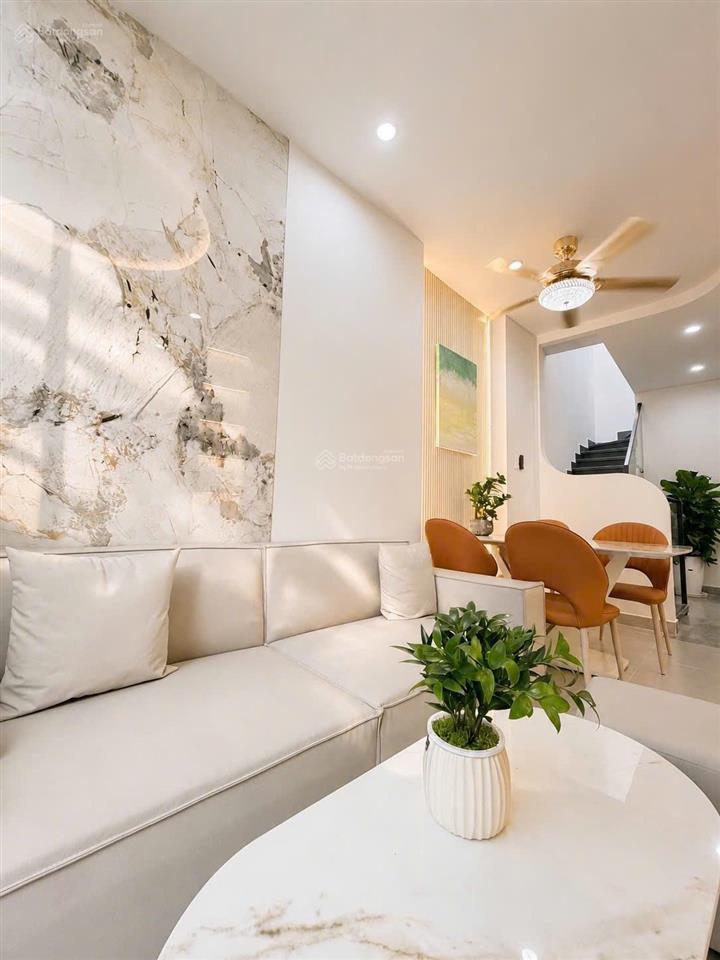 Nhà đẹp ở ngay  nguyễn công trứ, bình thạnh  gần 50m  2 tầng  3pn 2wc  giá 6.95 tỷ