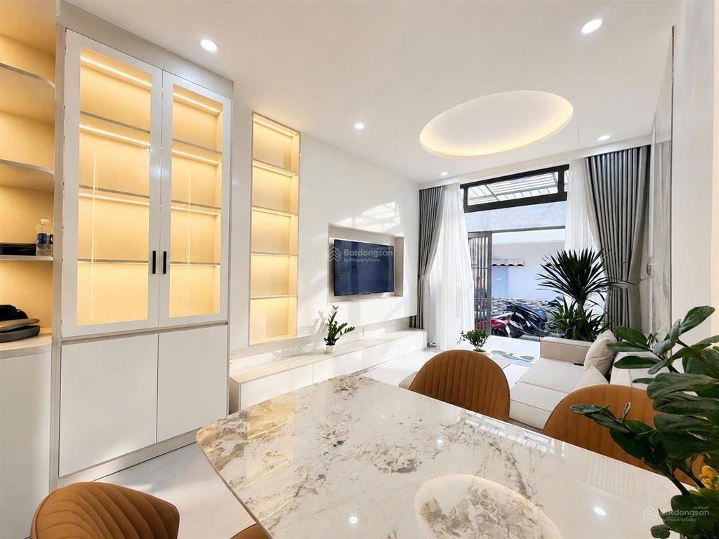 Nhà đẹp ở ngay  nguyễn công trứ, bình thạnh  gần 50m  2 tầng  3pn 2wc  giá 6.95 tỷ