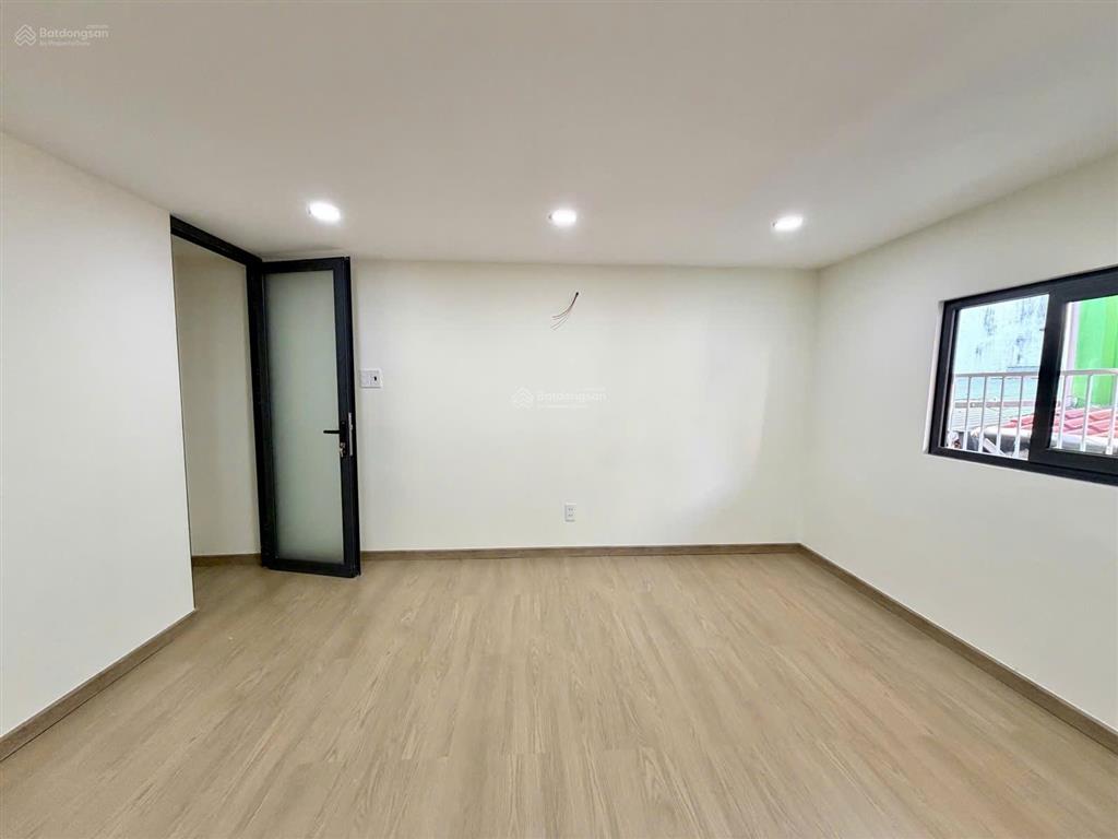 Sát bên quận 1  gần mặt tiền  3 tầng full công năng  4,5 tỷ  lê văn duyệt  bình thạnh