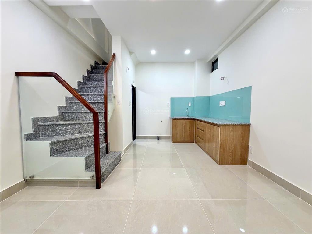 Sát bên quận 1  gần mặt tiền  3 tầng full công năng  4,5 tỷ  lê văn duyệt  bình thạnh