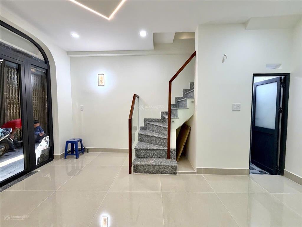 Sát bên quận 1  gần mặt tiền  3 tầng full công năng  4,5 tỷ  lê văn duyệt  bình thạnh