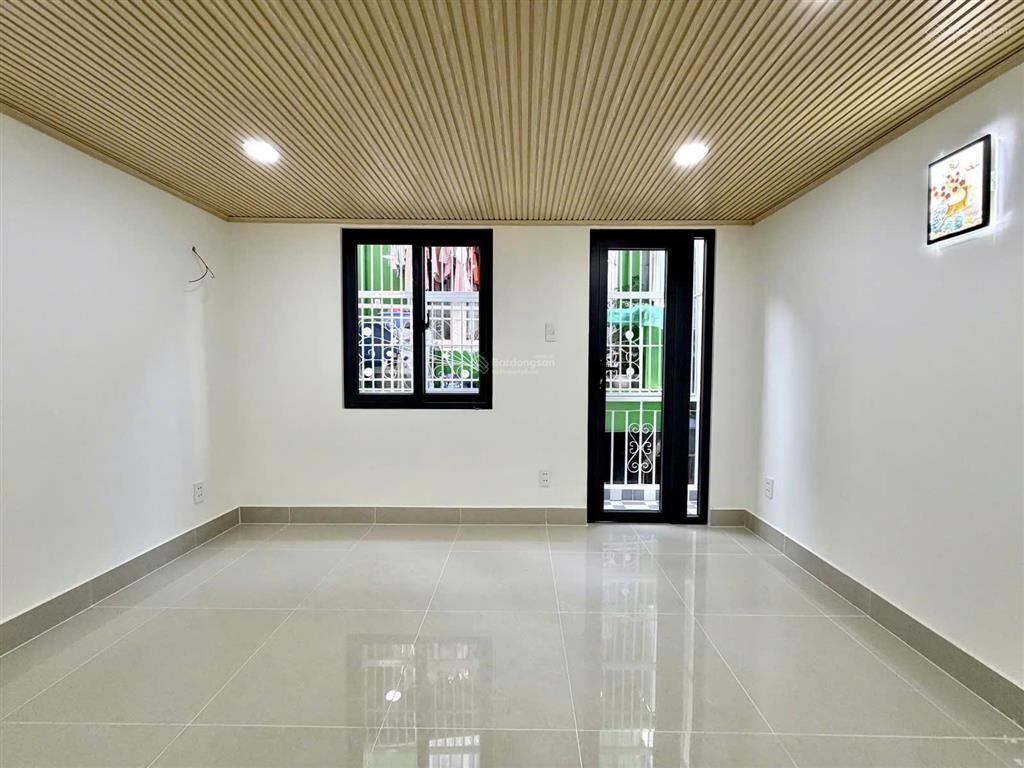 Sát bên quận 1  gần mặt tiền  3 tầng full công năng  4,5 tỷ  lê văn duyệt  bình thạnh