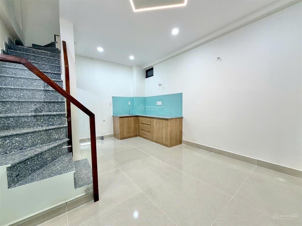 Sát bên quận 1  gần mặt tiền  3 tầng full công năng  4,5 tỷ  lê văn duyệt  bình thạnh